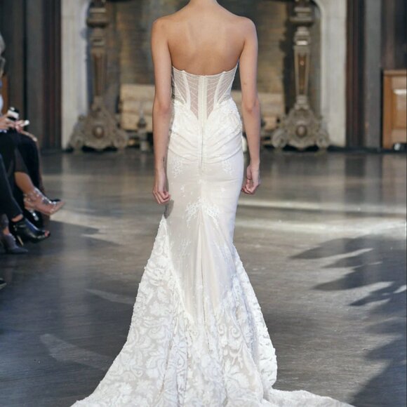 Inbal Dror 15-16 Wedding dress Ivory size 12 unaltered - Picture 6 of 8